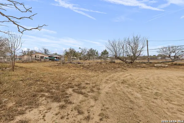 231 E 4th, Elmendorf, TX 78112