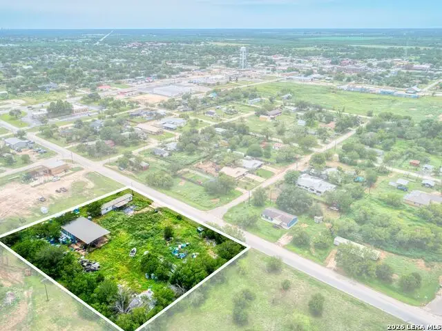 1507 Jourdanton Ave, Jourdanton, TX 78026 - #3