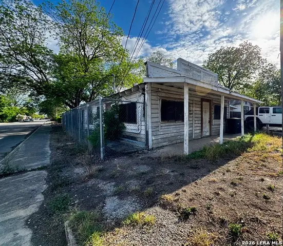 300 Queretaro St, San Antonio, TX 78237 - #2