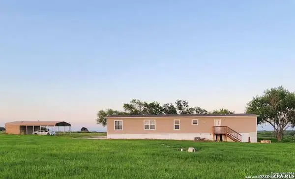 11903 N State Highway 123, Falls City, TX 78113