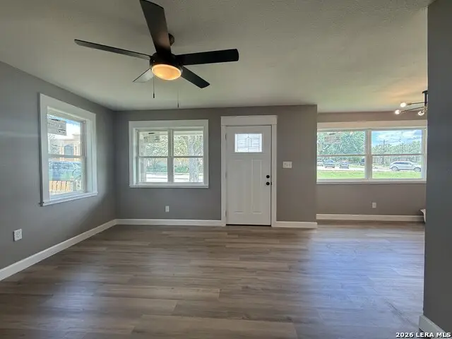 1212 B St, Floresville, TX 78114 - #3