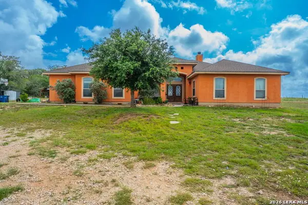 810 Mockingbird Ln, La Vernia, TX 78121