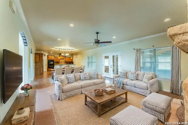810 Mockingbird Ln, La Vernia, TX 78121 - #2