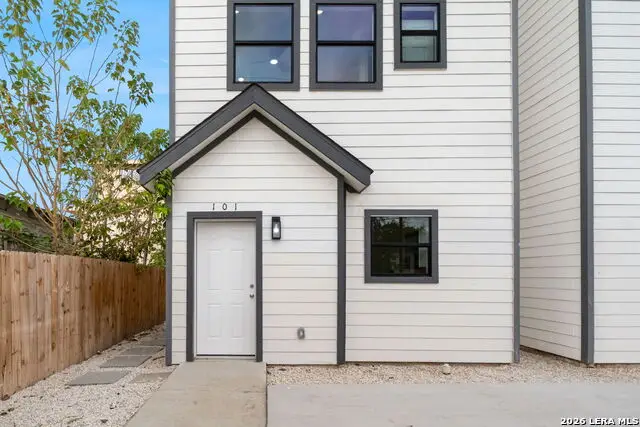 627 S Olive St, San Antonio, TX 78203 - #2