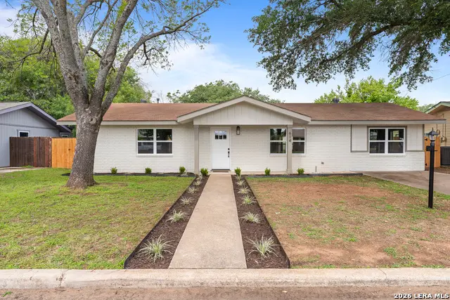614 S Columbus St, Fredericksburg, TX 78624 - #1