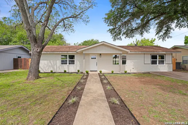 614 S Columbus St, Fredericksburg, TX 78624 - #2