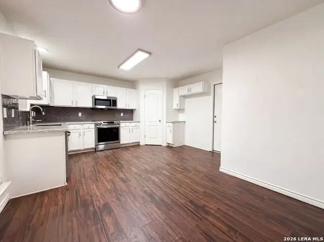 8423 Berry Knoll Dr, Universal City, TX 78148 - #2