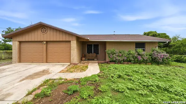 103 7th St, Converse, TX 78109
