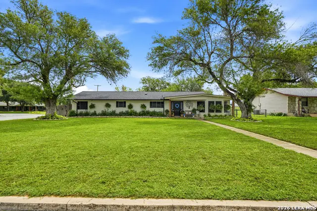 910 Oakridge, Pleasanton, TX 78064 - #1