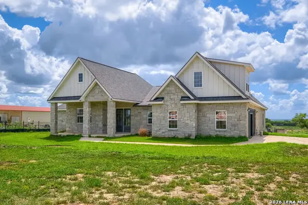 9671 Crow Ln, Adkins, TX 78101