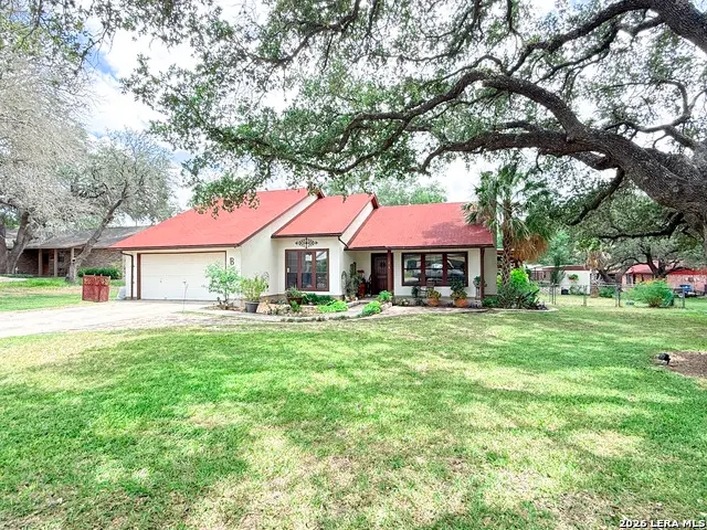 215 Sollock Dr, Devine, TX 78016 - #2