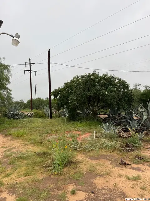 512 Community Rd, Carrizo Springs, TX 78834