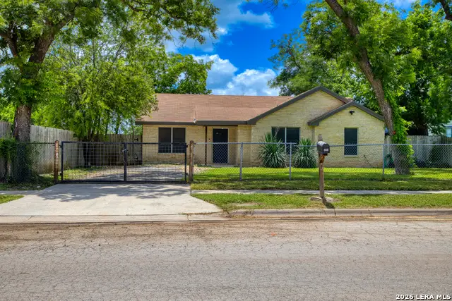221 N Crisp St, Uvalde, TX 78801 - #3