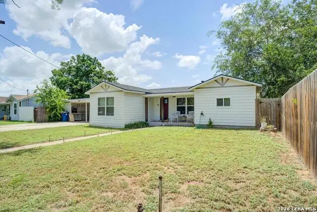 303 Lee Dr, Devine, TX 78016 - #2