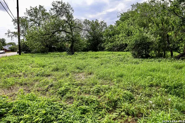 2402 Barney Ave, San Antonio, TX 78237 - #3