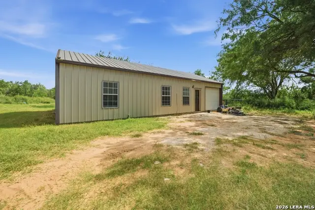 909 County Road 669, Devine, TX 78016 - #1