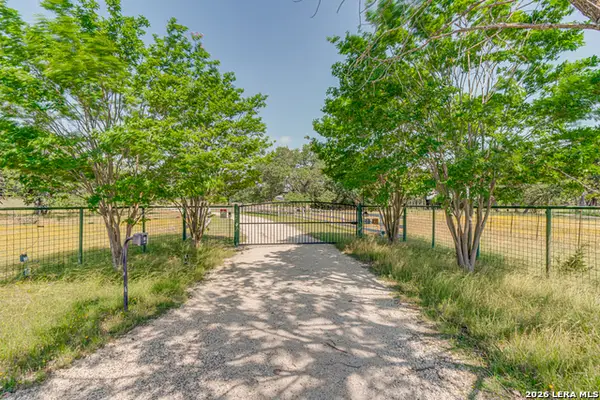 519 N Brasstown Dr, Blanco, TX 78606