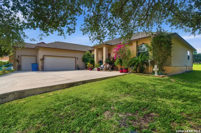 612 Jack Nickolaus Dr, Devine, TX 78016 - #3
