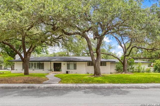 906 E Cedar St, Seguin, TX 78155 - #2