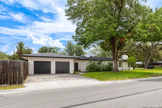 906 E Cedar St, Seguin, TX 78155 - #3