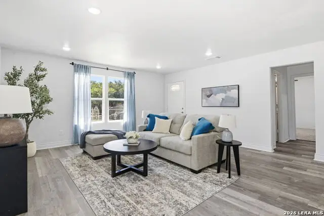 943 S San Eduardo, San Antonio, TX 78237 - #1
