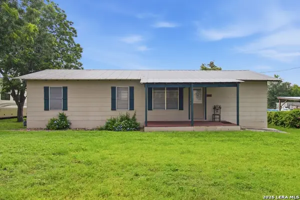 305 W Maverick St, Falls City, TX 78113