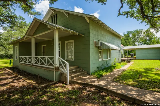 502 S Orange St, Sabinal, TX 78881 - #2
