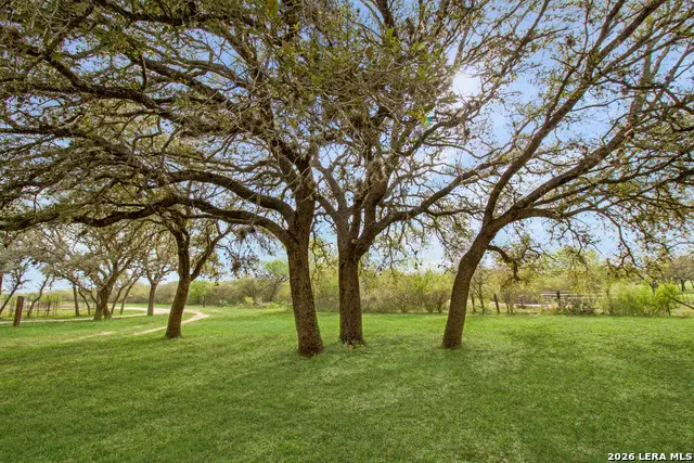 164 Bobwhite Trl, Beeville, TX 78102 - #2