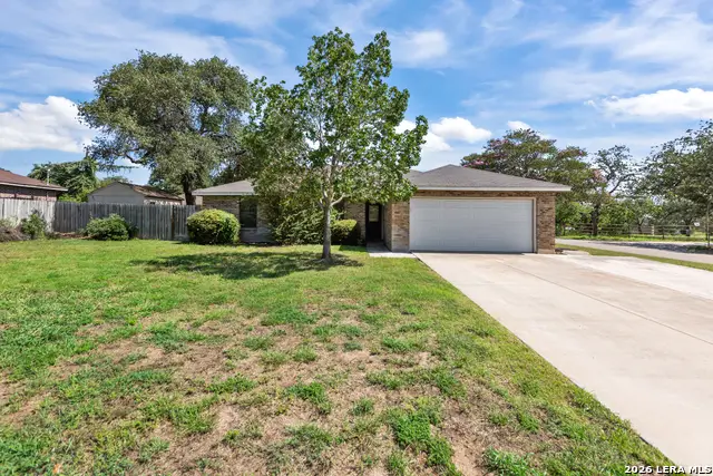 302 Bain Dr, Devine, TX 78016 - #1