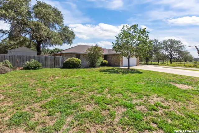 302 Bain Dr, Devine, TX 78016 - #2