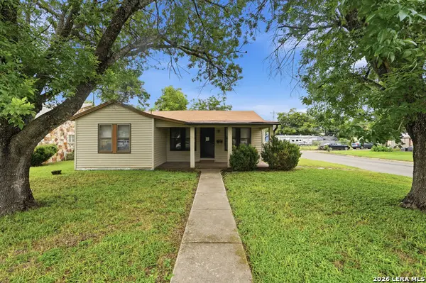 703 E Weinert, Seguin, TX 78155