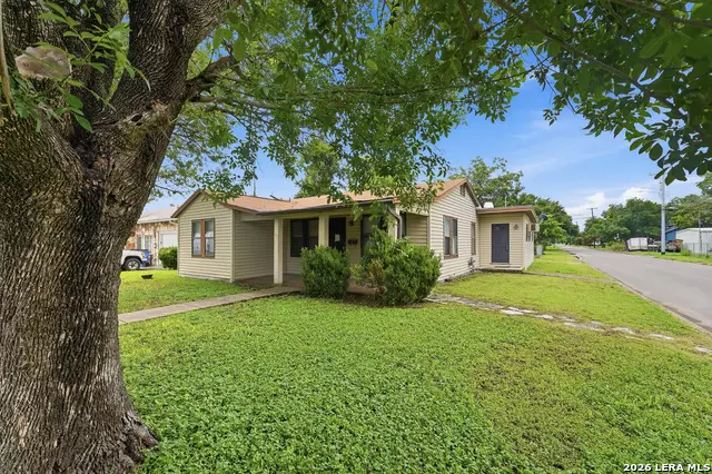 703 E Weinert, Seguin, TX 78155 - #2
