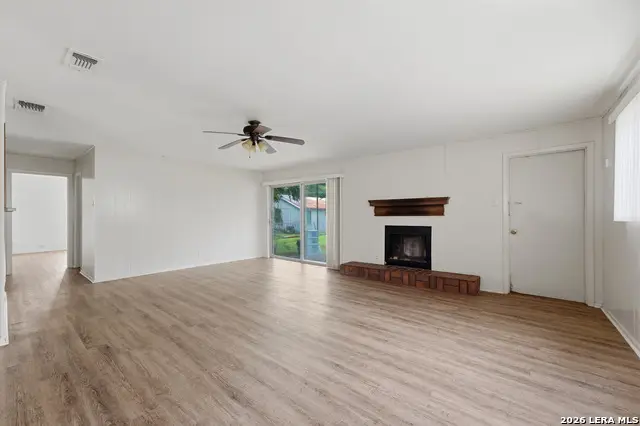 703 E Weinert, Seguin, TX 78155 - #3