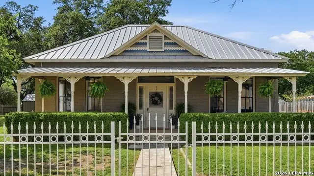 431 E Commerce St, New Braunfels, TX 78130 - #1
