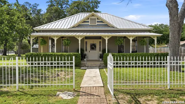 431 E Commerce St, New Braunfels, TX 78130 - #2