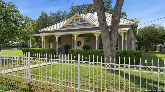 431 E Commerce St, New Braunfels, TX 78130 - #3