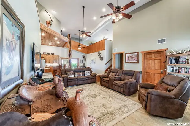 548 Franklin Ln, Yancey, TX 78886 - #2