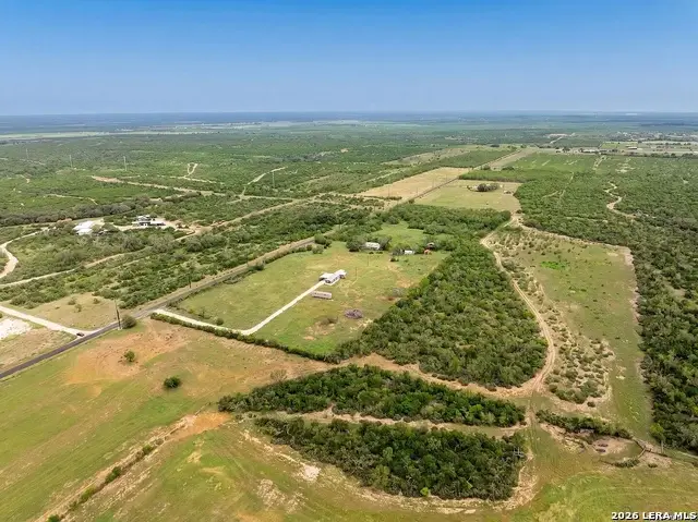 2759 County Road 467, Devine, TX 78016 - #2