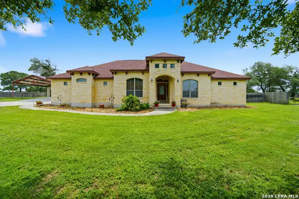 152 Circle Six Dr, La Vernia, TX 78121