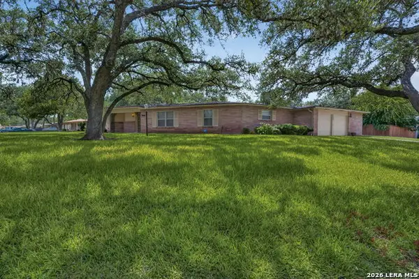 105 Doris Dr, Universal City, TX 78148
