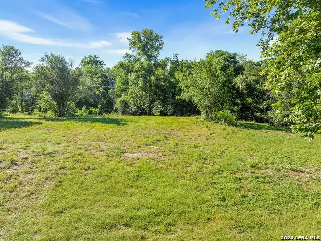406 Irons St, Boerne, TX 78006 - #3