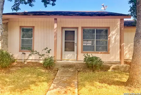 1051 Country Club Dr #18, Seguin, TX 78155