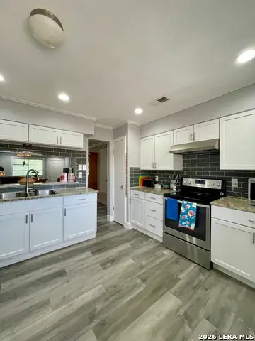 1051 Country Club Dr #18, Seguin, TX 78155 - #3