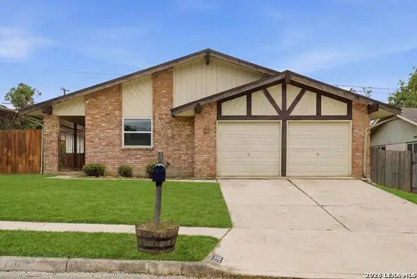 130 Bolerio Dr, Universal City, TX 78148