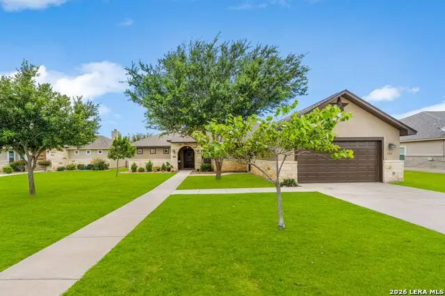 121 Fairway Dr, Floresville, TX 78114 - #2