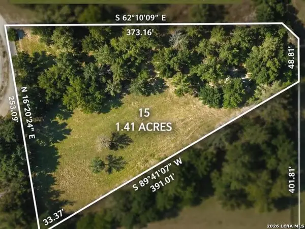 155 Hidden Ranch Ct, Floresville, TX 78114