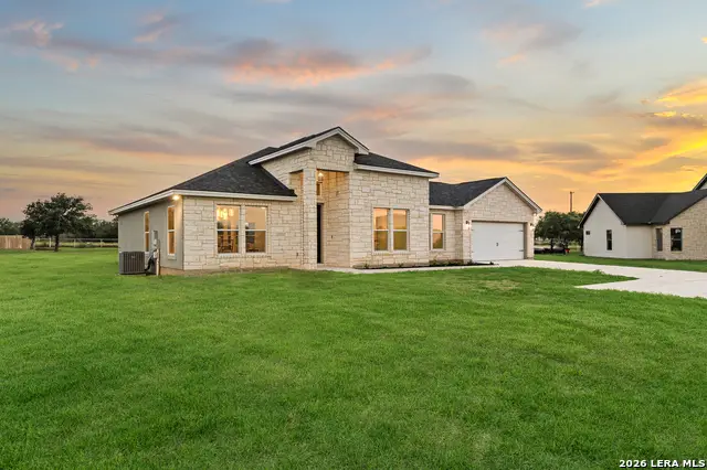 100 W Medium Meadow Dr, Lytle, TX 78052 - #3