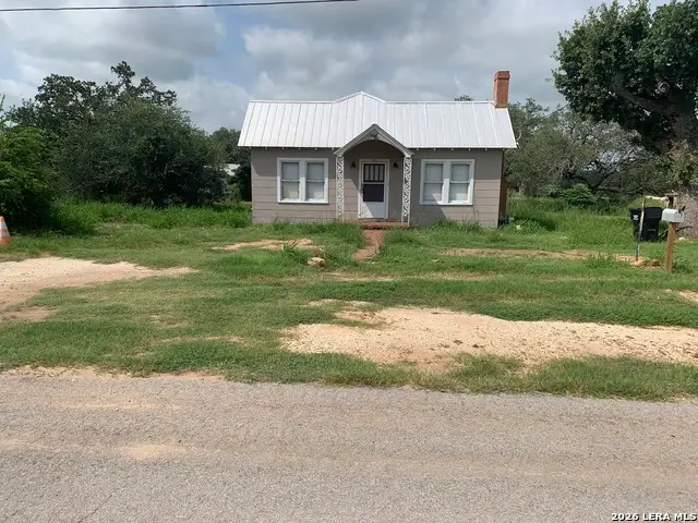 502 Bowman Ave, Devine, TX 78016 - #1