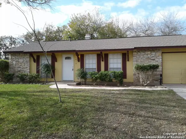 11619 Honey Grove St, Live Oak, TX 78233
