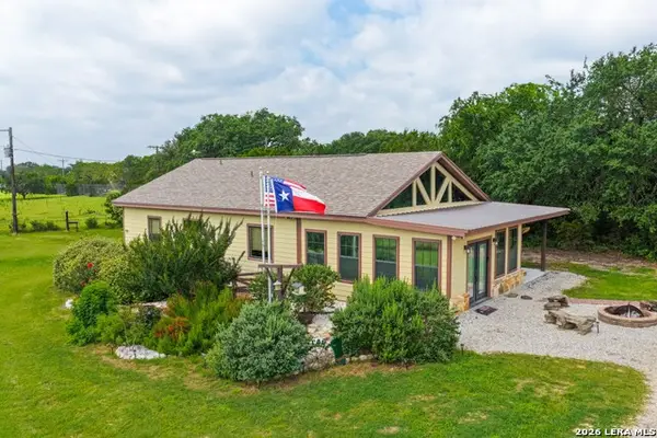 1355 Broad Oak Dr, Bandera, TX 78003